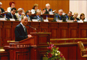 Prin decizia Curţii Constituţioanale, Băsescu scapă de posibilitatea de a rămîne la mîna parlamentarilor. Prin decizia Curţii Constituţioanale, Băsescu scapă de posibilitatea de a rămîne la mîna parlamentarilor.